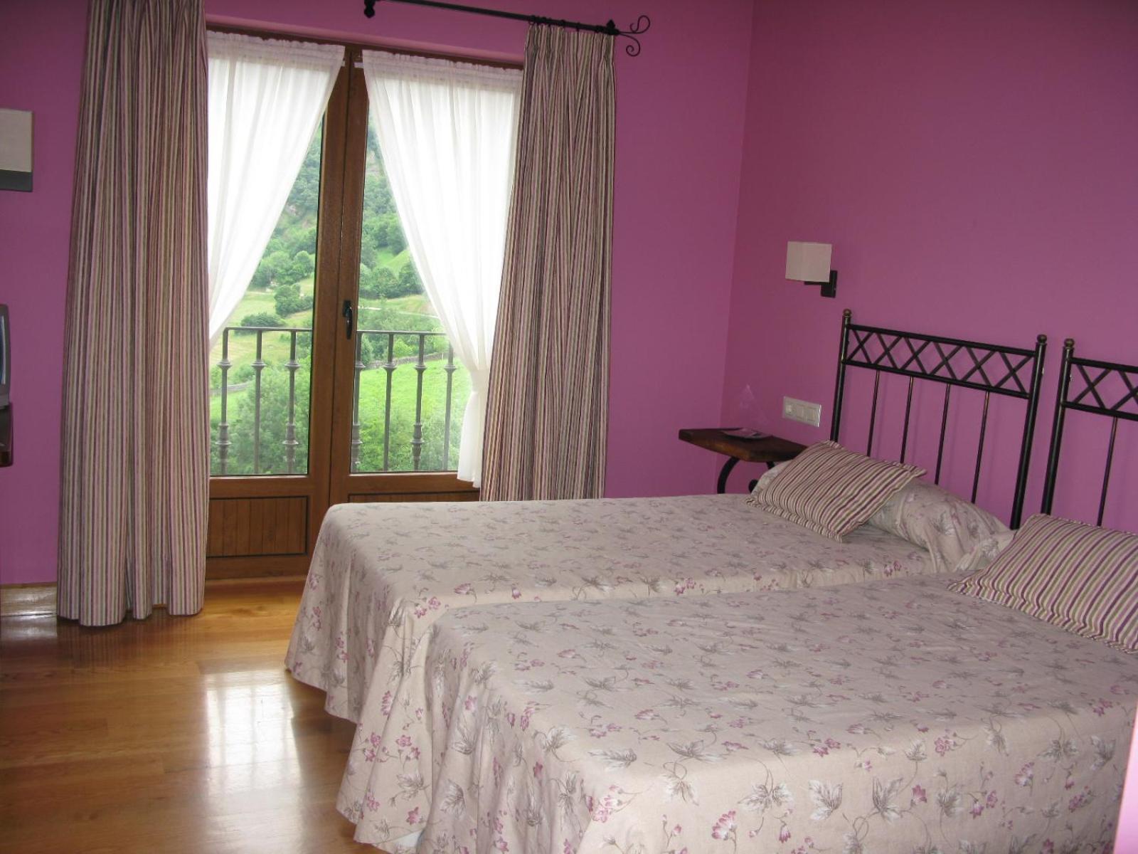 La Posada De Cucayo Dobres Phòng bức ảnh